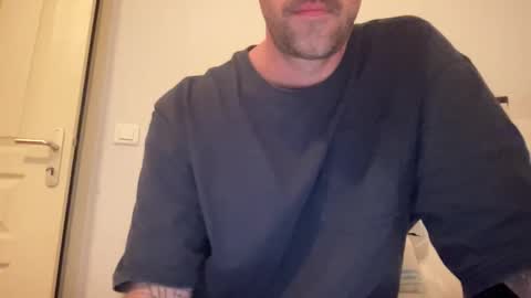 justmeandyou00 online show from 12/17/25, 05:08