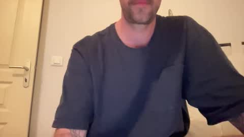 justmeandyou00 online show from 01/05/26, 06:22