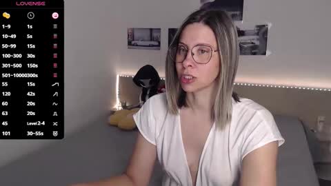 Snapshot of justmexy7 chatting on 09/22/25, 03:52 Julie online show from 09/22/25, 03:52