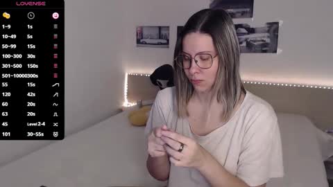 Snapshot of justmexy7 chatting on 10/19/25, 04:02 Julie online show from 10/19/25, 04:02