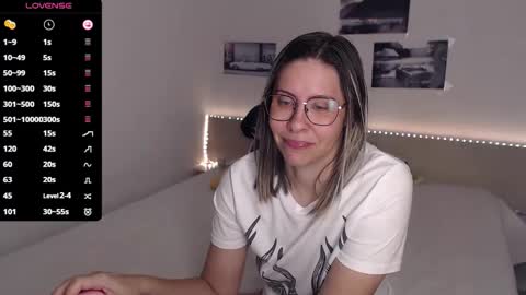 Snapshot of justmexy7 chatting on 11/12/25, 04:57 Julie online show from 11/12/25, 04:57