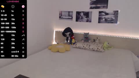 Snapshot of justmexy7 chatting on 11/12/25, 05:02 Julie online show from 11/12/25, 05:02