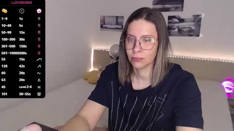 Julie online show from 05/06/26, 04:08