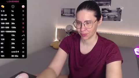 Julie online show from 05/10/26, 04:06