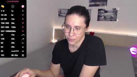 Julie online show from 05/12/26, 04:15