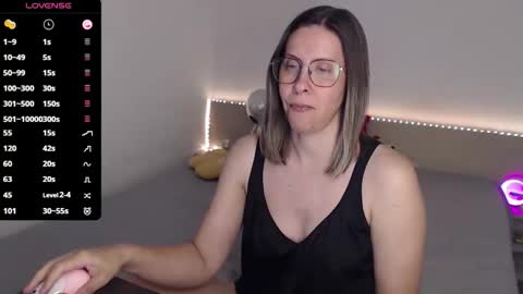Julie online show from 06/05/26, 03:40