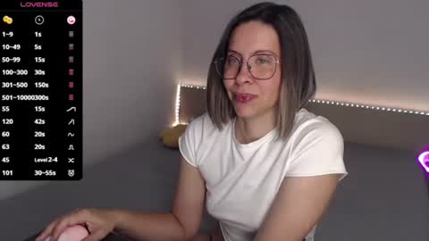 Julie online show from 07/07/26, 03:53