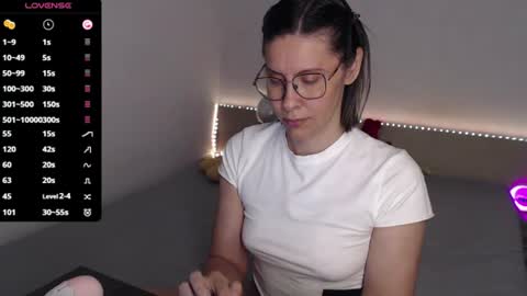 Julie online show from 07/09/26, 04:11