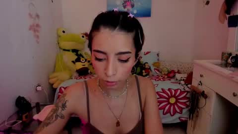 Snapshot of justmia_ chatting on 02/27/25, 12:43 Mia online show from 02/27/25, 12:43