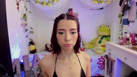 Snapshot of justmia_ chatting on 12/20/25, 12:07 Mia online show from 12/20/25, 12:07