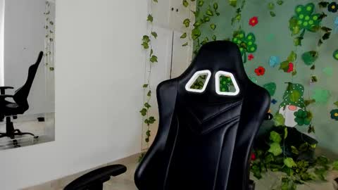 Mia online show from 03/18/26, 12:03