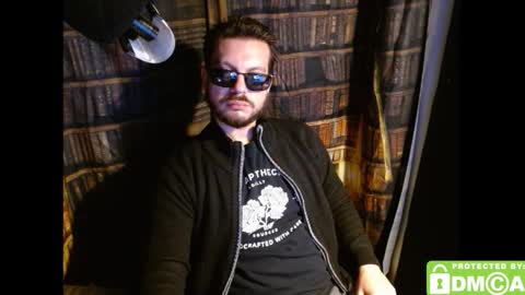 Snapshot of justshutupandwatch chatting on 11/21/25, 06:01 M. Dean online show from 11/21/25, 06:01