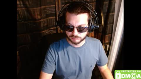 Snapshot of justshutupandwatch chatting on 11/22/25, 04:33 M. Dean online show from 11/22/25, 04:33