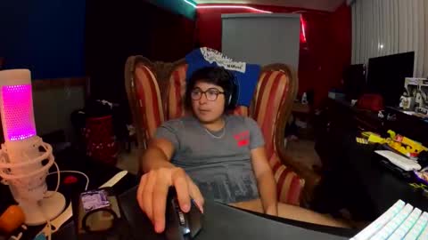 Snapshot of justsky117 chatting on 12/20/25, 01:02 justsky117 online show from 12/20/25, 01:02