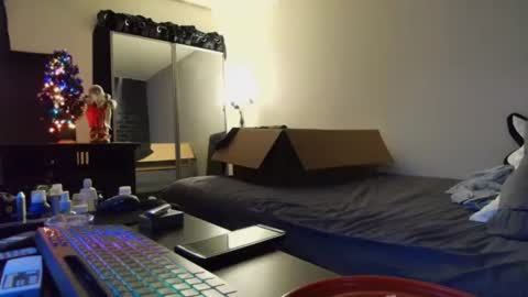 Snapshot of justwannalookgood4ya chatting on 12/17/24, 09:27 Eetantungfuk Mias online show from 12/17/24, 09:27