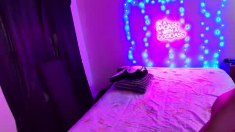 Snapshot of justwannalookgood4ya chatting on 01/23/25, 09:29 Eetantungfuk Mias online show from 01/23/25, 09:29