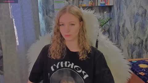 Snapshot of juxxxsybunx chatting on 09/30/25, 11:15 Juxsy online show from 09/30/25, 11:15