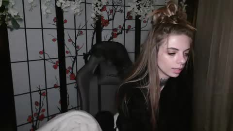 K8X4U LOVE ME online show from 02/11/25, 05:37