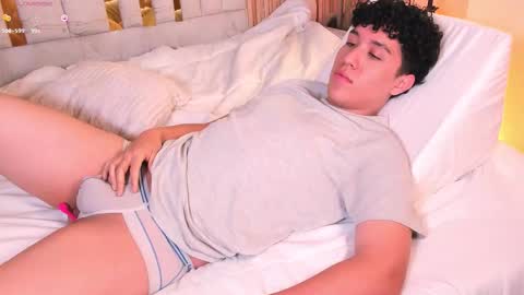 Snapshot of kai_zarek chatting on 10/20/25, 11:21 Kai online show from 10/20/25, 11:21