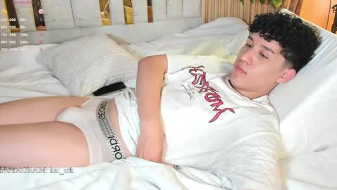 Snapshot of kai_zarek chatting on 10/28/25, 11:58 Kai online show from 10/28/25, 11:58