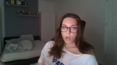 Snapshot of kaililaof chatting on 12/20/25, 12:40 kaililaof online show from 12/20/25, 12:40