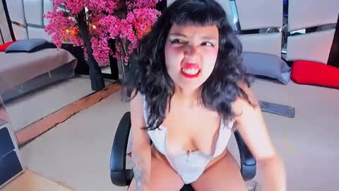    online show from 04/05/26, 12:35