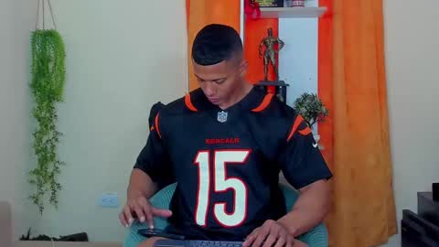 kale thomson online show from 02/06/25, 04:36