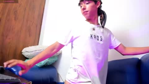 Snapshot of kalet_skinny chatting on 09/18/25, 03:52 KALET online show from 09/18/25, 03:52