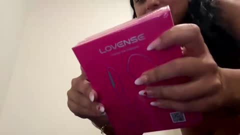 Snapshot of kalifaluver chatting on 02/14/26, 10:12 kalifaluver online show from 02/14/26, 10:12