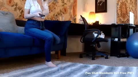 Snapshot of kalikushdreamz chatting on 01/12/25, 04:18 Tara Smith online show from 01/12/25, 04:18