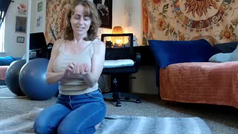 Snapshot of kalikushdreamz chatting on 02/14/25, 04:52 Tara Smith online show from 02/14/25, 04:52