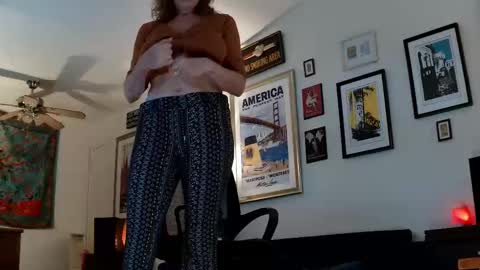 Snapshot of kalikushdreamz chatting on 10/27/25, 03:49 Tara Smith online show from 10/27/25, 03:49