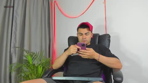 K A L I online show from 12/01/25, 08:08