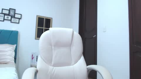 Kamilalopez online show from 01/13/25, 12:09