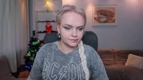 Camila online show from 12/23/25, 06:22