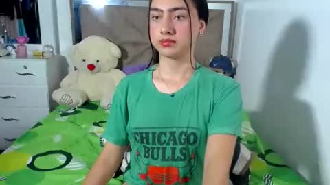 Snapshot of kammi_candy chatting on 07/08/26, 01:32 -- kammi -- online show from 07/08/26, 01:32