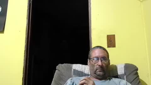 Snapshot of kansasfarmer1 chatting on 10/09/25, 12:19 kansasfarmer1 online show from 10/09/25, 12:19