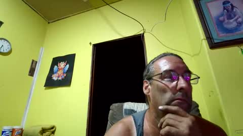 Snapshot of kansasfarmer1 chatting on 10/11/25, 11:25 kansasfarmer1 online show from 10/11/25, 11:25