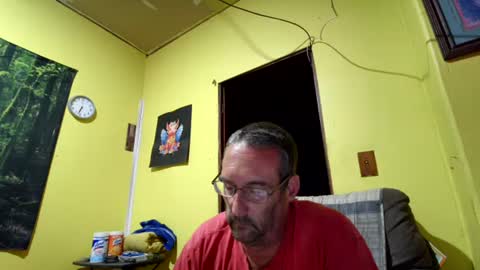 Snapshot of kansasfarmer1 chatting on 10/16/25, 11:33 kansasfarmer1 online show from 10/16/25, 11:33