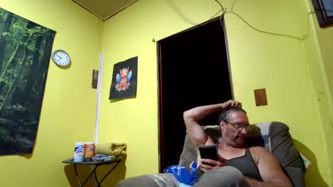 Snapshot of kansasfarmer1 chatting on 10/17/25, 02:37 kansasfarmer1 online show from 10/17/25, 02:37