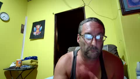 Snapshot of kansasfarmer1 chatting on 10/25/25, 12:18 kansasfarmer1 online show from 10/25/25, 12:18