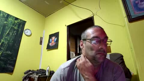 Snapshot of kansasfarmer1 chatting on 12/18/25, 01:50 kansasfarmer1 online show from 12/18/25, 01:50