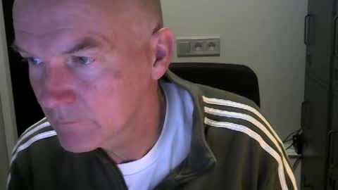 Robbie online show from 10/19/25, 05:08