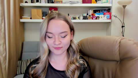 Snapshot of kara_smith_ chatting on 12/09/24, 12:01 Kara. Off from 15th till 24th of December online show from 12/09/24, 12:01