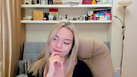 Snapshot of kara_smith_ chatting on 02/09/25, 10:11 Kara. Off from 15th till 24th of December online show from 02/09/25, 10:11