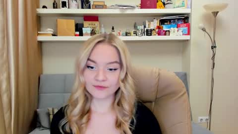 Snapshot of kara_smith_ chatting on 03/07/25, 10:21 Kara. Off from 15th till 24th of December online show from 03/07/25, 10:21