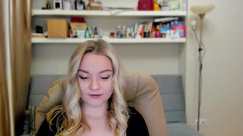 Snapshot of kara_smith_ chatting on 10/22/25, 10:53 Kara. Off from 15th till 24th of December online show from 10/22/25, 10:53