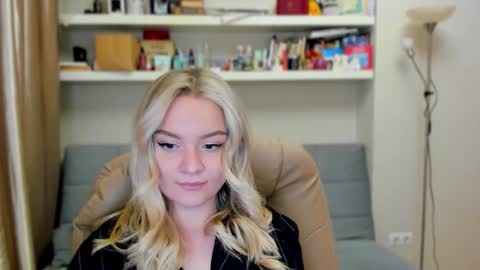 Snapshot of kara_smith_ chatting on 12/03/25, 11:58 Kara. Off from 15th till 24th of December online show from 12/03/25, 11:58