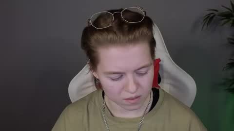 Karen online show from 03/25/26, 08:42