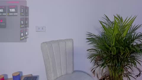 Snapshot of karen_roldan chatting on 06/07/26, 02:48 online show from 06/07/26, 02:48